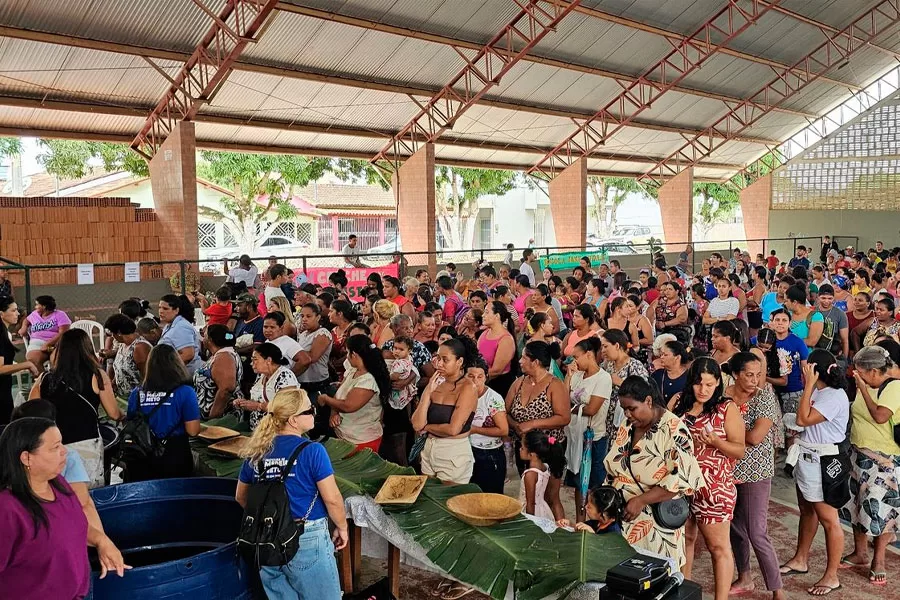 Prefeitura entrega peixes em celebração à Páscoa, levando fé e esperança às famílias Prefeitura entrega peixes em celebração à Páscoa, levando fé e esperança às famílias