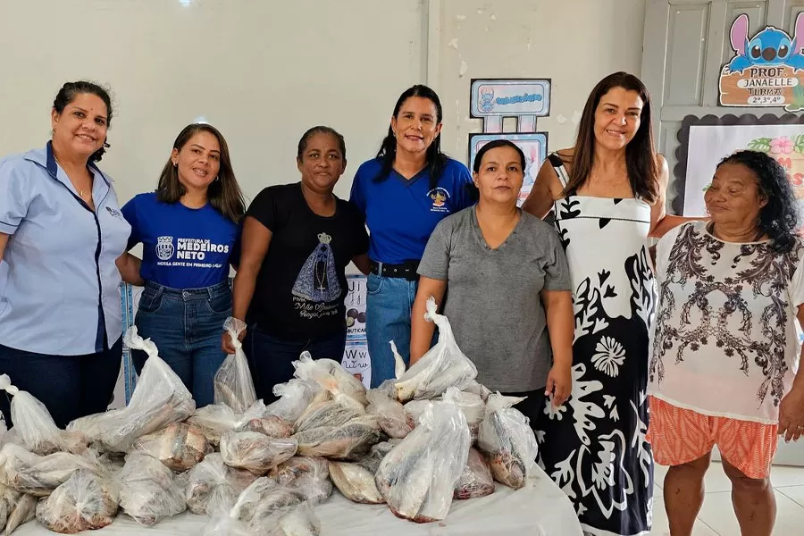 Prefeitura entrega peixes em celebração à Páscoa, levando fé e esperança às famílias Prefeitura entrega peixes em celebração à Páscoa, levando fé e esperança às famílias
