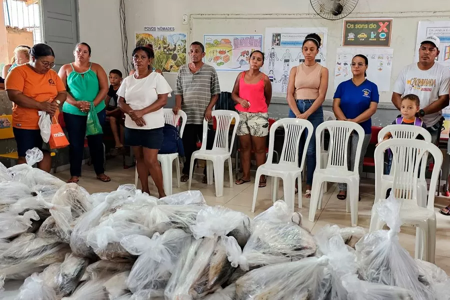 Prefeitura entrega peixes em celebração à Páscoa, levando fé e esperança às famílias Prefeitura entrega peixes em celebração à Páscoa, levando fé e esperança às famílias