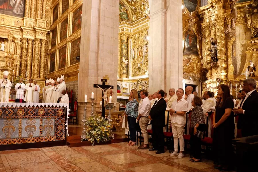 Governador Jerônimo participa de missa em sufrágio da alma do Papa Francisco Governador Jerônimo participa de missa em sufrágio da alma do Papa Francisco
