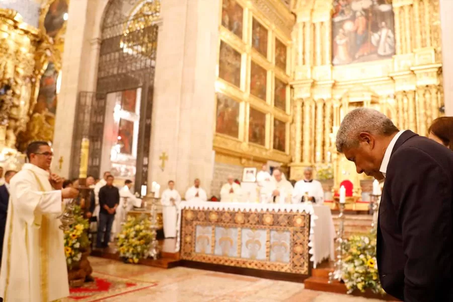 Governador Jerônimo participa de missa em sufrágio da alma do Papa Francisco Governador Jerônimo participa de missa em sufrágio da alma do Papa Francisco