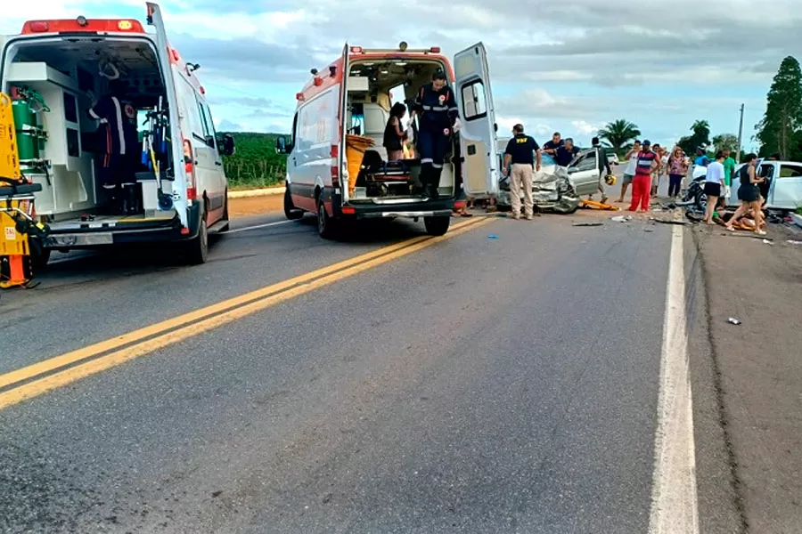 Acidente grave na BR-101 deixa um morto e quatro feridos