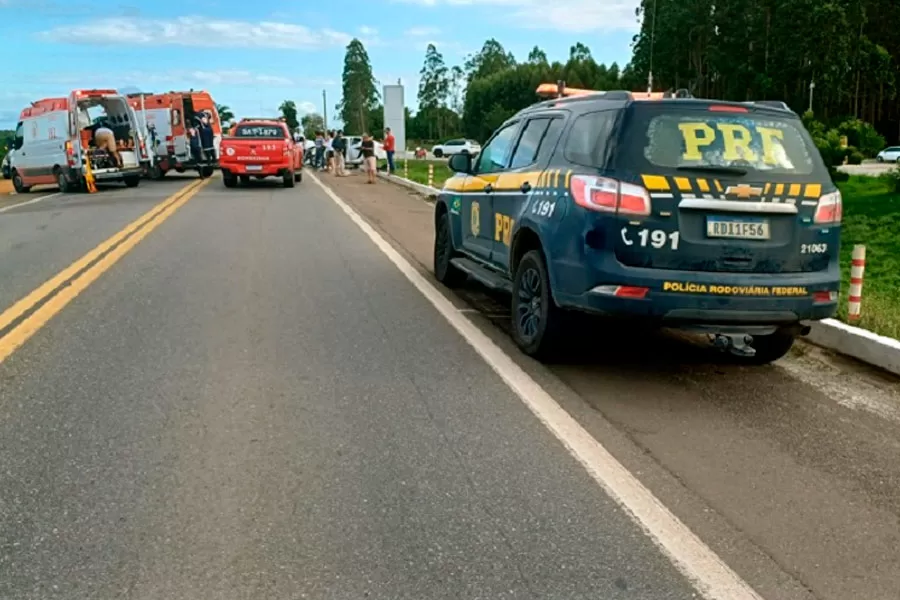 Acidente grave na BR-101 deixa um morto e quatro feridos
