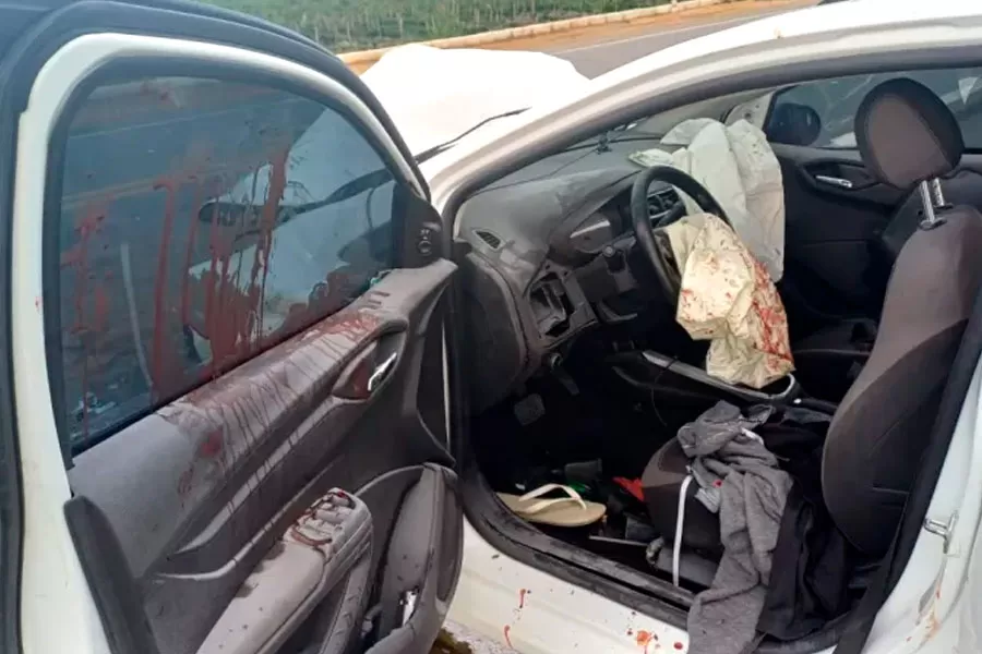 Acidente grave na BR-101 deixa um morto e quatro feridos