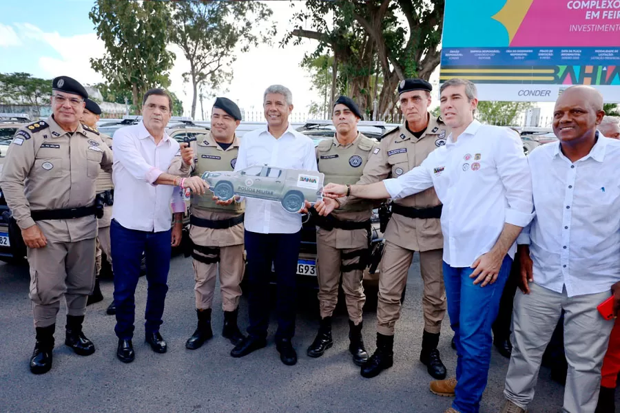 Governador inaugura DEAM em Feira de Santana e entrega 55 viaturas para a Polícia Militar Governador inaugura DEAM em Feira de Santana e entrega 55 viaturas para a Polícia Militar
