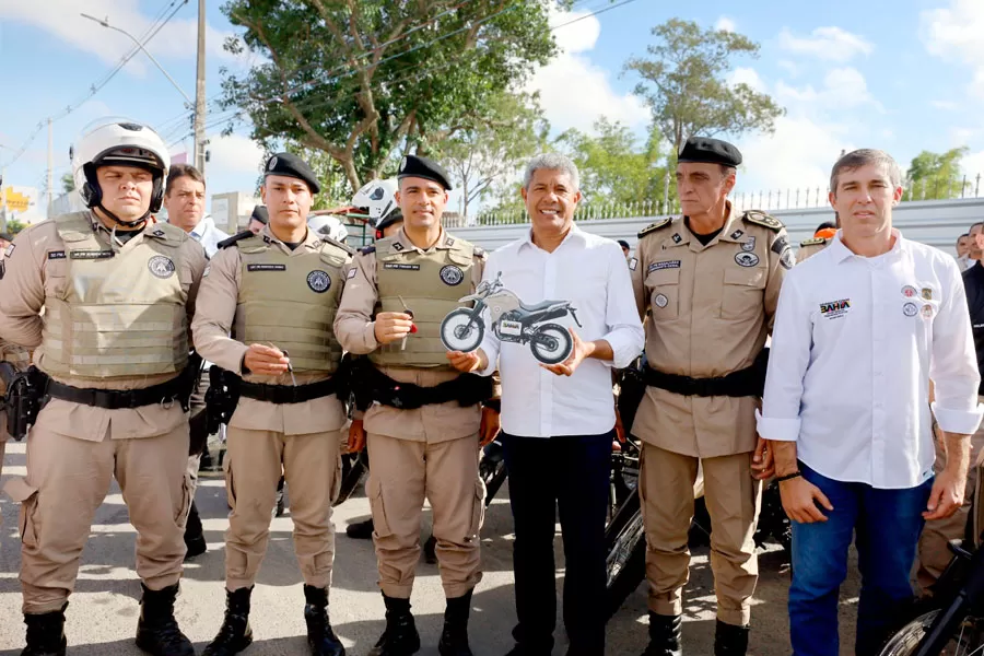 Governador inaugura DEAM em Feira de Santana e entrega 55 viaturas para a Polícia Militar Governador inaugura DEAM em Feira de Santana e entrega 55 viaturas para a Polícia Militar