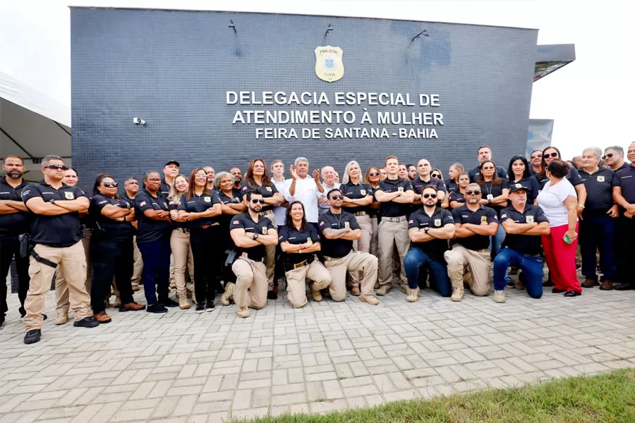 Governador inaugura DEAM em Feira de Santana e entrega 55 viaturas para a Polícia Militar Governador inaugura DEAM em Feira de Santana e entrega 55 viaturas para a Polícia Militar