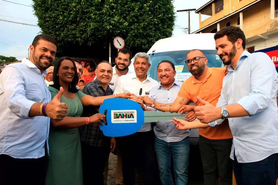 Entregas do Estado em Presidente Tancredo Neves destaca projetos para a educação e infraestrutura para o município