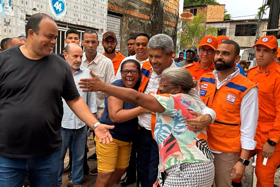 Governador Jerônimo vistoria áreas afetadas pelas fortes chuvas em Santo Amaro Governador Jerônimo vistoria áreas afetadas pelas fortes chuvas em Santo Amaro