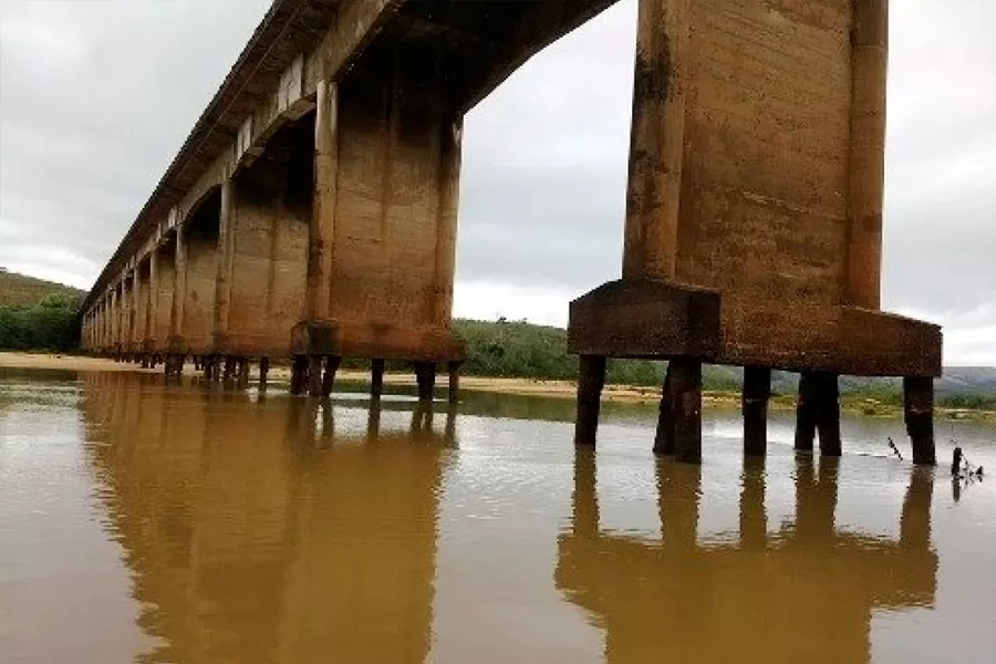 Interdição total da ponte do Rio Jequitinhonha impacta transporte rodoviário nacional