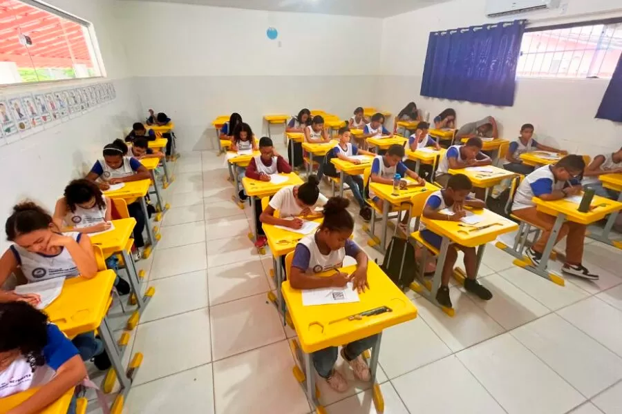 Estudantes da Rede Municipal participam de Avaliações Diagnósticas em Língua Portuguesa e Matemática Estudantes da Rede Municipal participam de Avaliações Diagnósticas em Língua Portuguesa e Matemática
