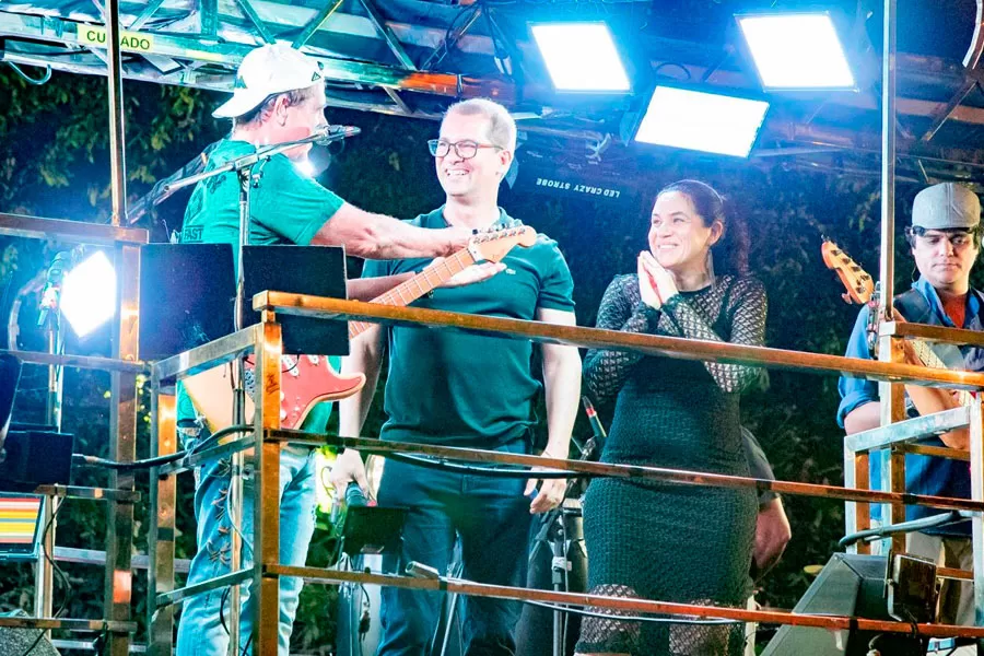 Milhares de foliões celebraram segundo dia da Micareta de Teixeira; entenda a relação com o axé music Milhares de foliões celebraram segundo dia da Micareta de Teixeira; entenda a relação com o axé music