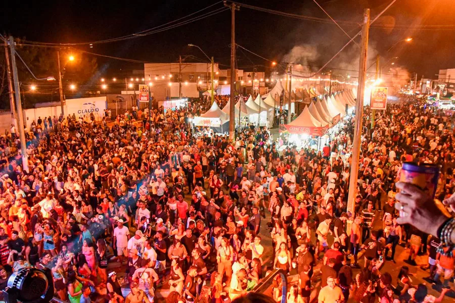 Milhares de foliões celebraram segundo dia da Micareta de Teixeira; entenda a relação com o axé music Milhares de foliões celebraram segundo dia da Micareta de Teixeira; entenda a relação com o axé music