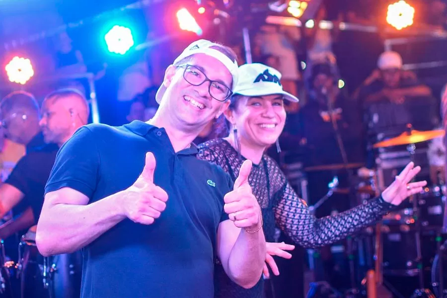 Milhares de foliões celebraram segundo dia da Micareta de Teixeira; entenda a relação com o axé music Milhares de foliões celebraram segundo dia da Micareta de Teixeira; entenda a relação com o axé music