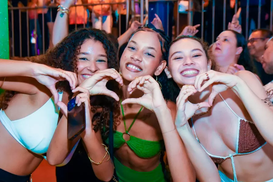 Milhares de foliões celebraram segundo dia da Micareta de Teixeira; entenda a relação com o axé music Milhares de foliões celebraram segundo dia da Micareta de Teixeira; entenda a relação com o axé music