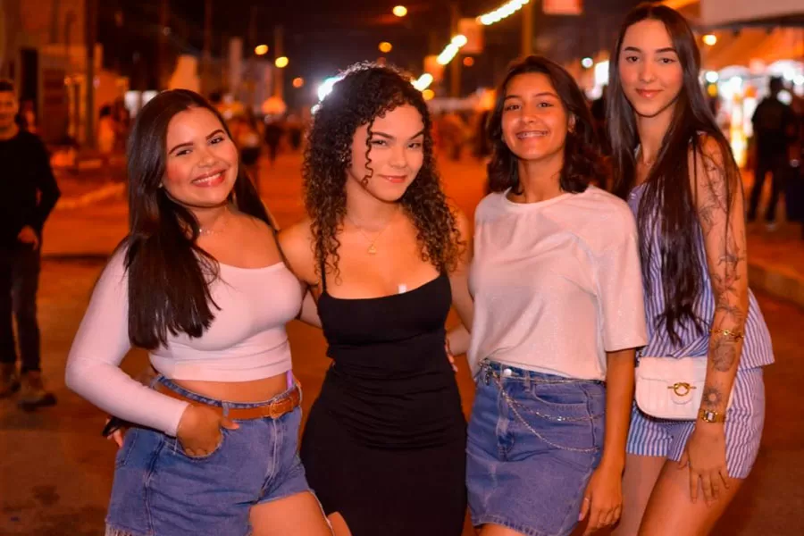 Milhares de foliões celebraram segundo dia da Micareta de Teixeira; entenda a relação com o axé music Milhares de foliões celebraram segundo dia da Micareta de Teixeira; entenda a relação com o axé music