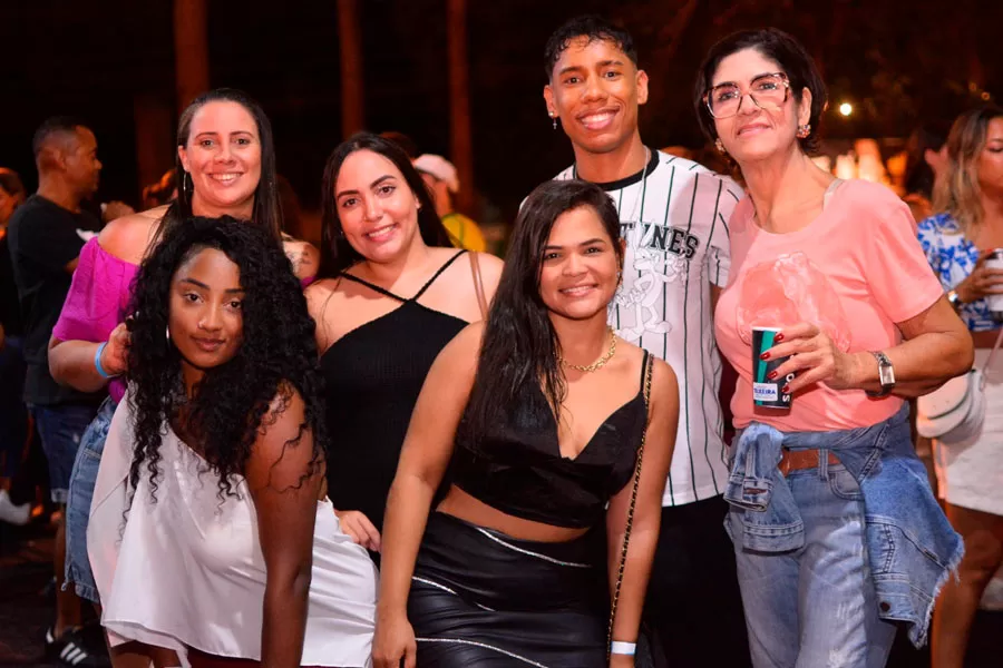 Milhares de foliões celebraram segundo dia da Micareta de Teixeira; entenda a relação com o axé music Milhares de foliões celebraram segundo dia da Micareta de Teixeira; entenda a relação com o axé music