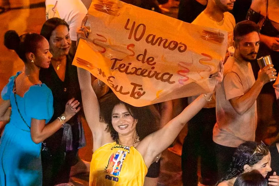 Milhares de foliões celebraram segundo dia da Micareta de Teixeira; entenda a relação com o axé music Milhares de foliões celebraram segundo dia da Micareta de Teixeira; entenda a relação com o axé music
