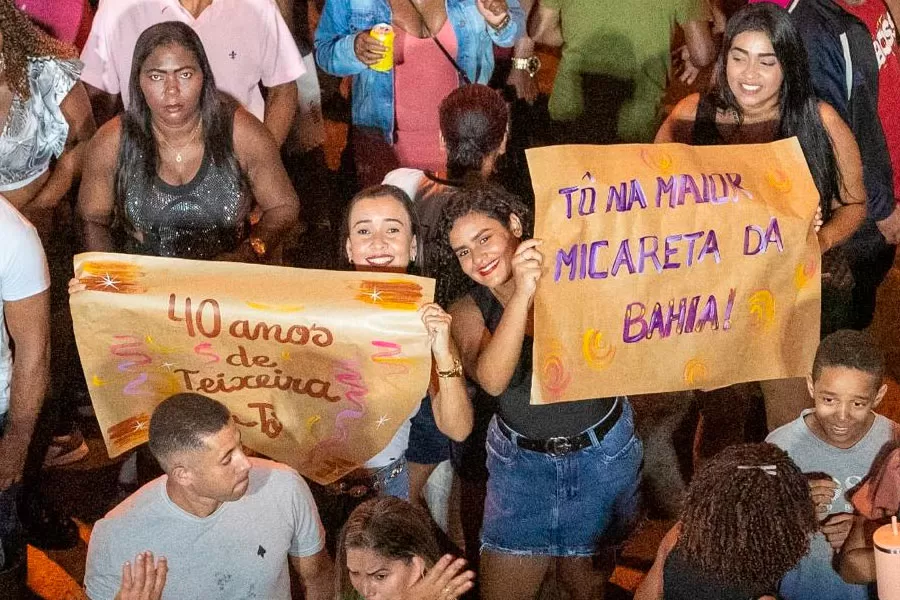 Milhares de foliões celebraram segundo dia da Micareta de Teixeira; entenda a relação com o axé music Milhares de foliões celebraram segundo dia da Micareta de Teixeira; entenda a relação com o axé music