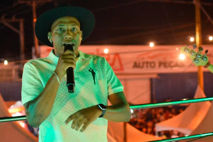 Milhares de foliões celebraram segundo dia da Micareta de Teixeira; entenda a relação com o axé music Milhares de foliões celebraram segundo dia da Micareta de Teixeira; entenda a relação com o axé music