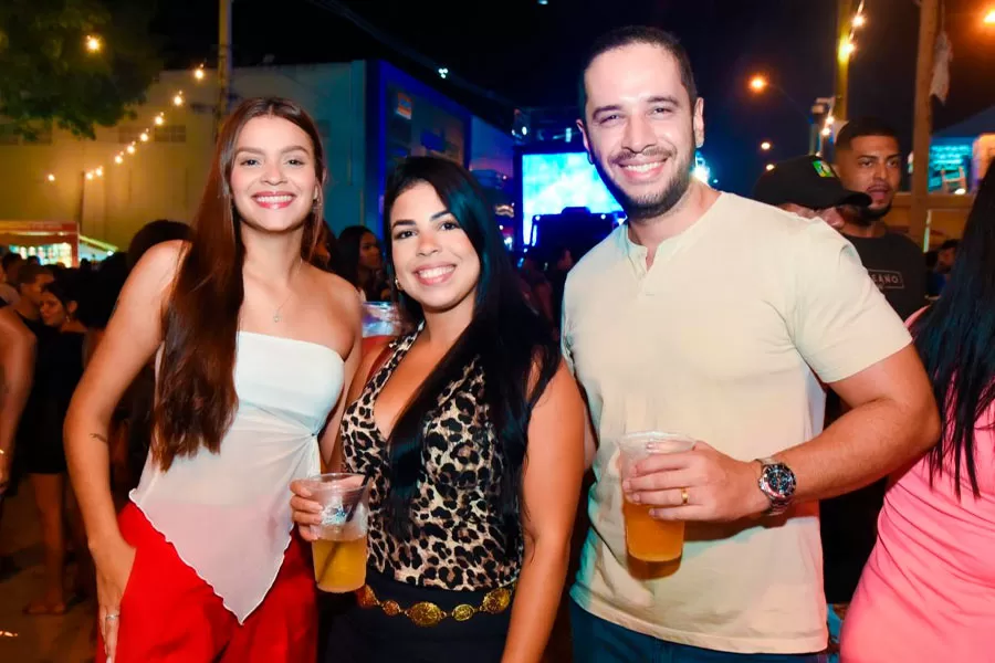Milhares de foliões celebraram segundo dia da Micareta de Teixeira; entenda a relação com o axé music Milhares de foliões celebraram segundo dia da Micareta de Teixeira; entenda a relação com o axé music