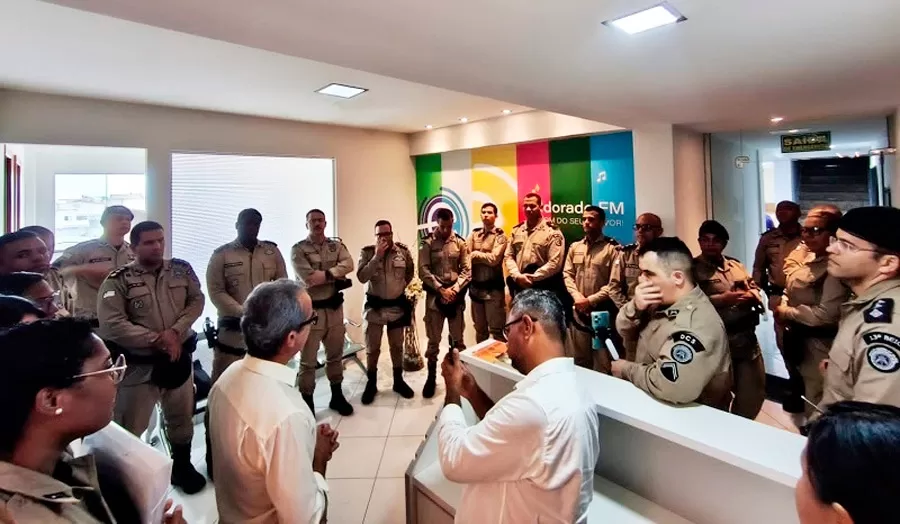 Policiais militares visitam Rádio Eldorado FM durante treinamento de comunicação no Extremo Sul Policiais militares visitam Rádio Eldorado FM durante treinamento de comunicação no Extremo Sul