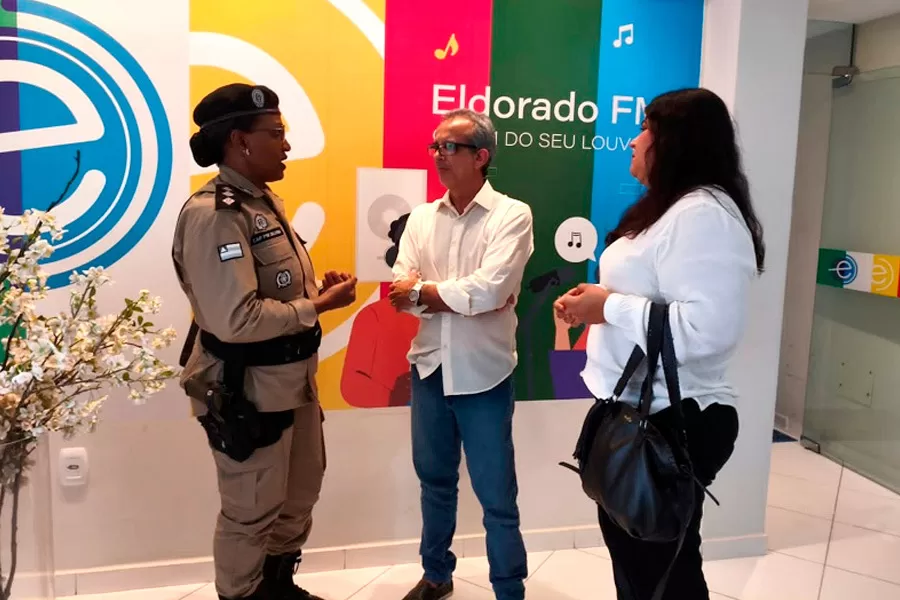 Policiais militares visitam Rádio Eldorado FM durante treinamento de comunicação no Extremo Sul Policiais militares visitam Rádio Eldorado FM durante treinamento de comunicação no Extremo Sul