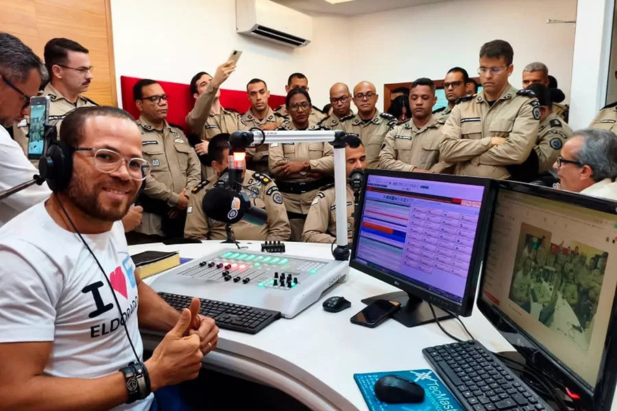 Policiais militares visitam Rádio Eldorado FM durante treinamento de comunicação no Extremo Sul Policiais militares visitam Rádio Eldorado FM durante treinamento de comunicação no Extremo Sul