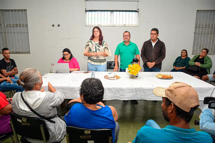 Prefeitura realizou reunião com feirantes para ouvir demandas e buscar melhorias nas feiras livres Prefeitura realizou reunião com feirantes para ouvir demandas e buscar melhorias nas feiras livres
