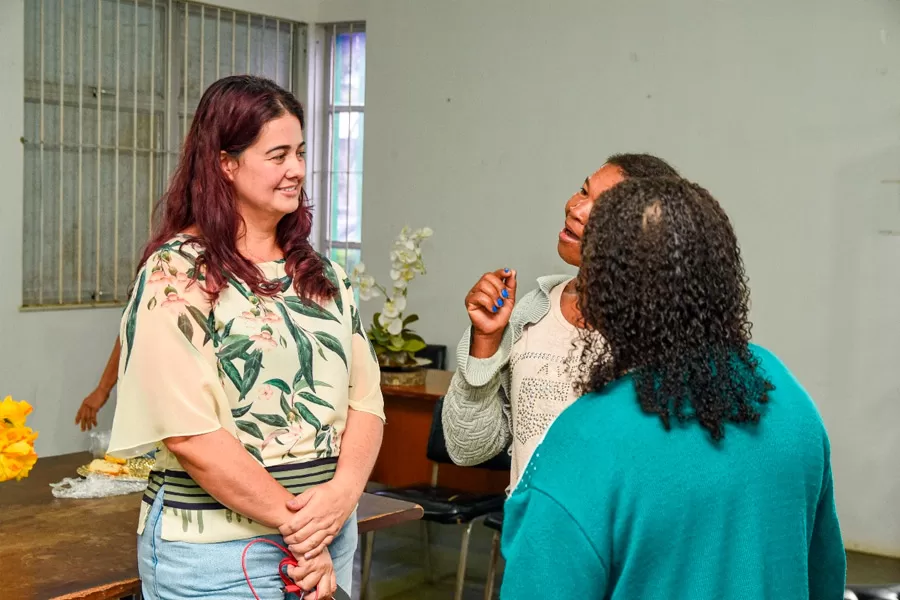 Prefeitura realizou reunião com feirantes para ouvir demandas e buscar melhorias nas feiras livres Prefeitura realizou reunião com feirantes para ouvir demandas e buscar melhorias nas feiras livres