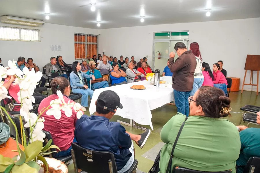 Prefeitura realizou reunião com feirantes para ouvir demandas e buscar melhorias nas feiras livres Prefeitura realizou reunião com feirantes para ouvir demandas e buscar melhorias nas feiras livres