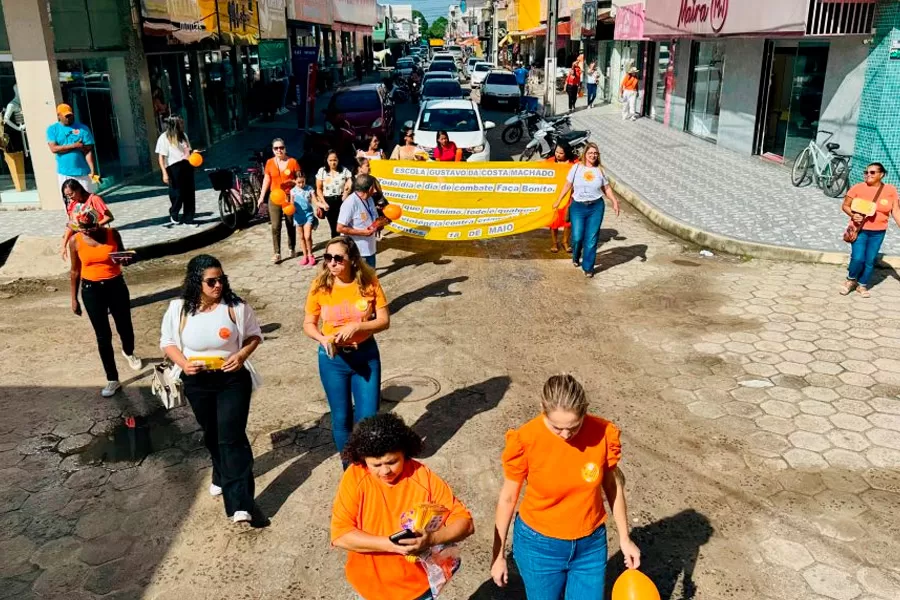 Caminhada em Itabatã reforça ações da campanha “Faça Bonito”, pela mobilização contra o abuso sexual infantil Caminhada em Itabatã reforça ações da campanha “Faça Bonito”, pela mobilização contra o abuso sexual infantil