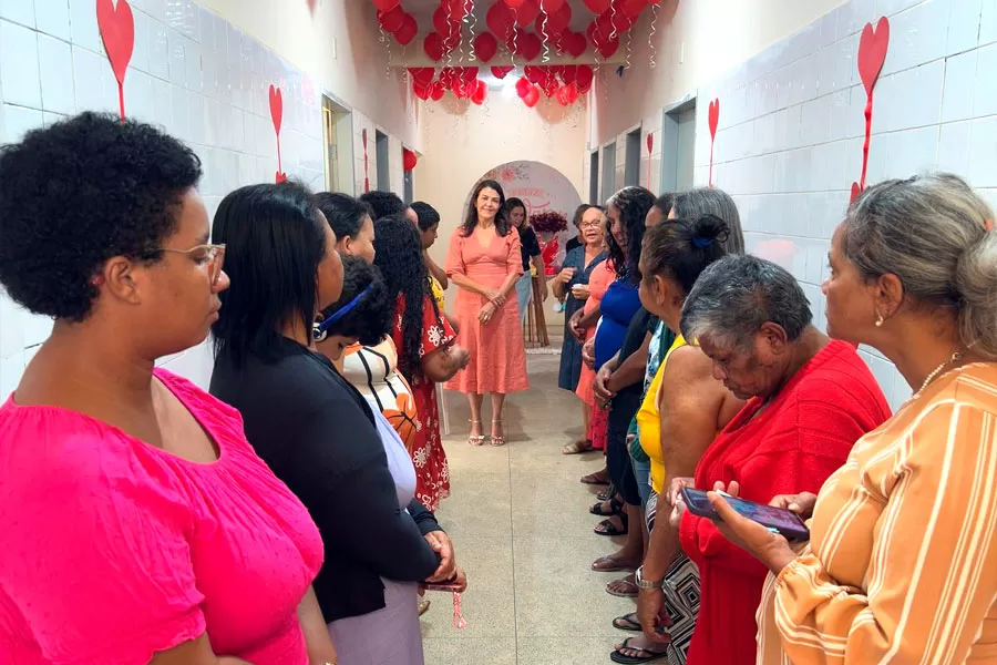 Prefeitura de Medeiros Neto homenageia mães acompanhadas pelo CAPS