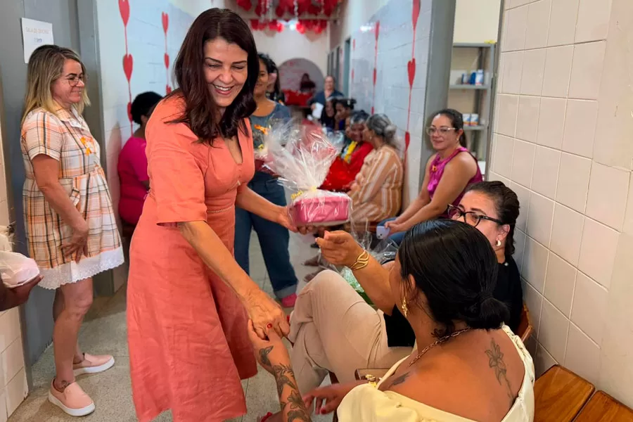 Prefeitura de Medeiros Neto homenageia mães acompanhadas pelo CAPS Prefeitura de Medeiros Neto homenageia mães acompanhadas pelo CAPS
