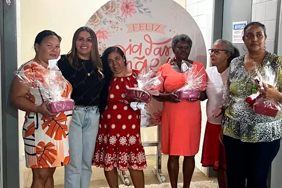 Prefeitura de Medeiros Neto homenageia mães acompanhadas pelo CAPS Prefeitura de Medeiros Neto homenageia mães acompanhadas pelo CAPS