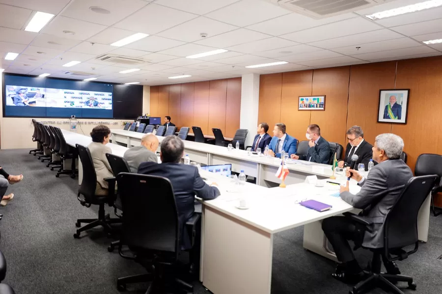 Jerônimo se reúne com Dilma Rousseff para atrair investimentos do Banco do Brics para a Bahia