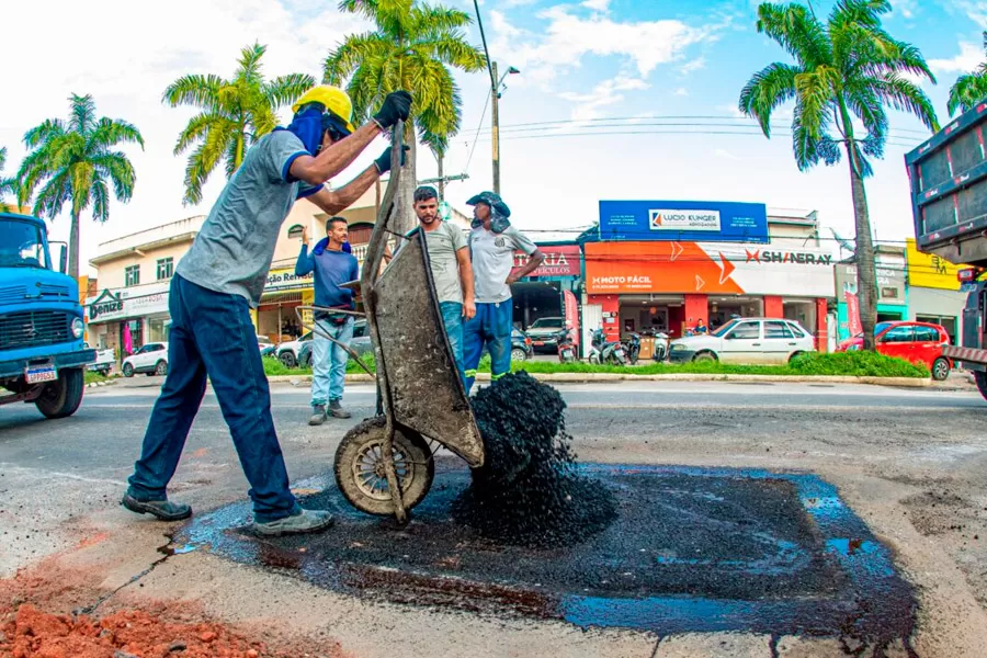 Prefeitura intensifica operação tapa-buraco para garantir mais segurança e conforto aos teixeirenses