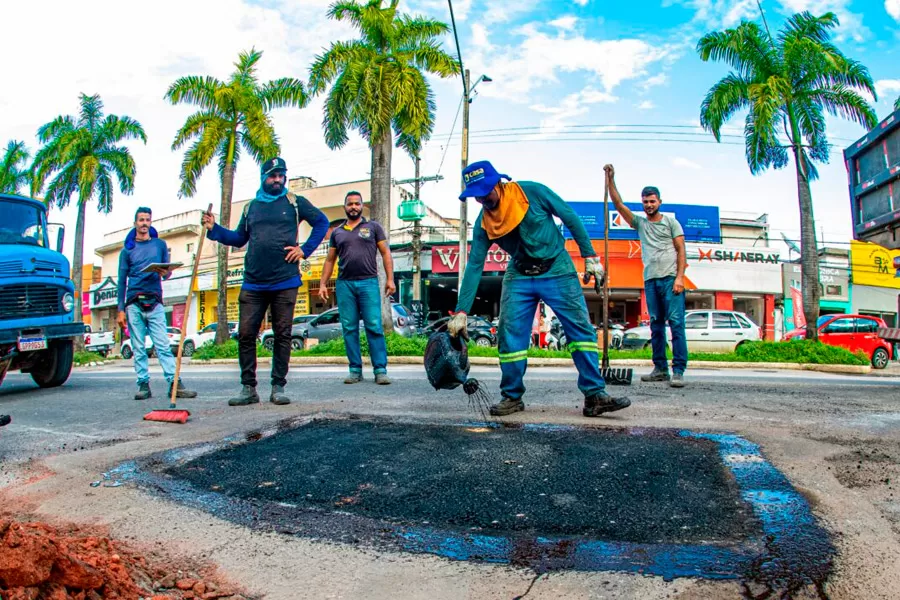Prefeitura intensifica operação tapa-buraco para garantir mais segurança e conforto aos teixeirenses