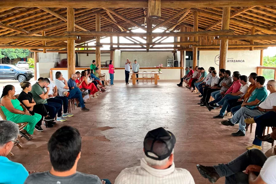 Prefeito Beto Pinto recebe presidente da Cerb em roda de conversa sobre barragem