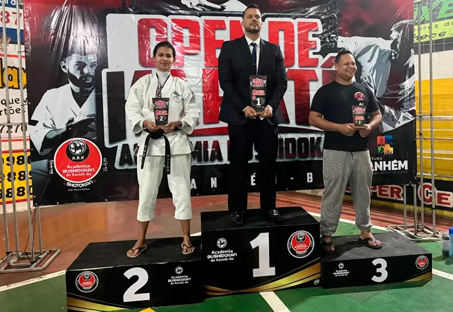 Esporte que transforma: caravelenses brilham no tatame e levam 2º lugar no Open de Karatê
