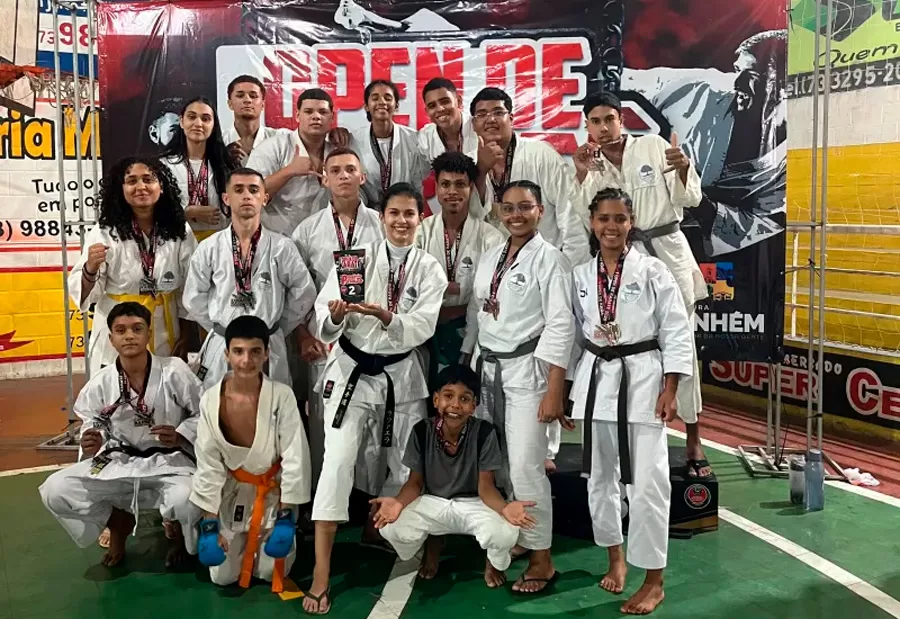 Esporte que transforma: caravelenses brilham no tatame e levam 2º lugar no Open de Karatê