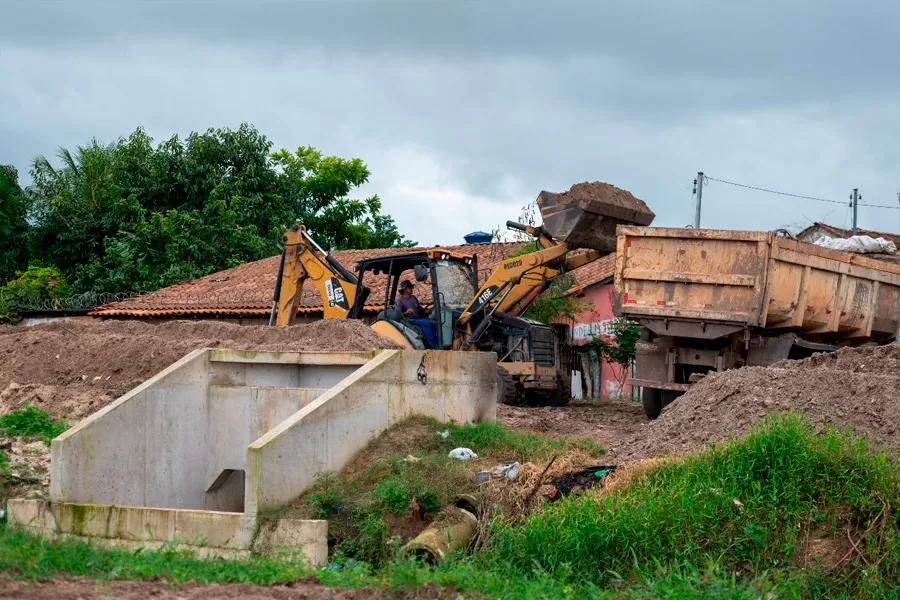Obras no Redenção avançam com foco em mIcrodrenagem e novas frentes de serviço Obras no Redenção avançam com foco em mIcrodrenagem e novas frentes de serviço