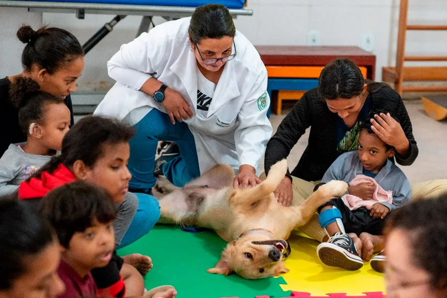 PET Terapia promove momentos de alegria, desenvolvimento e acolhimento no CER IV PET Terapia promove momentos de alegria, desenvolvimento e acolhimento no CER IV