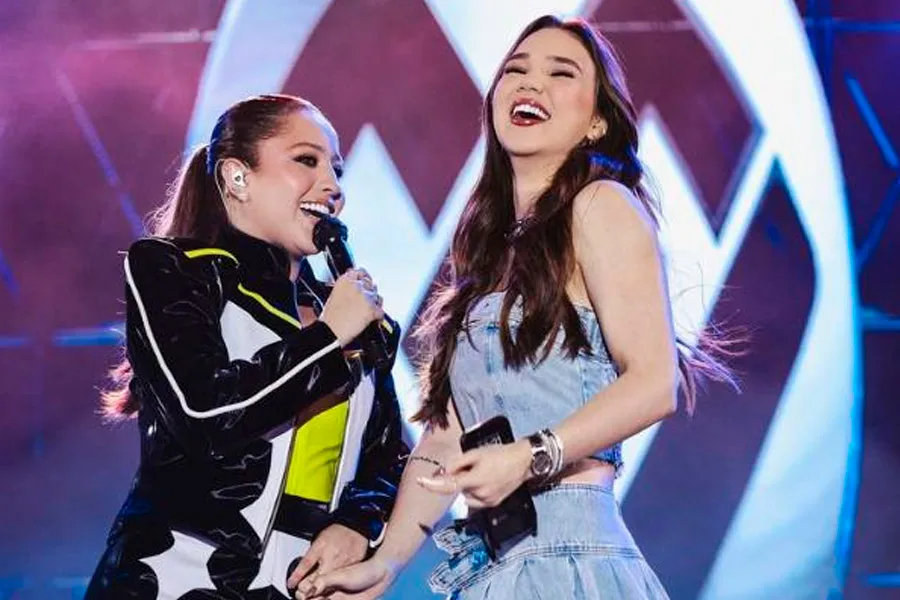 Mari Fernandez pede namorada em casamento durante show em Aracaju