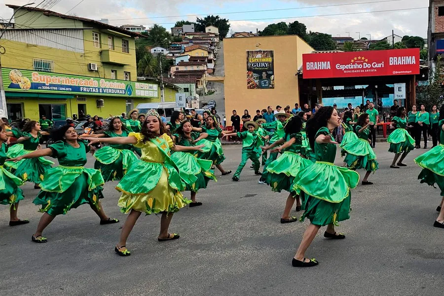 Abertura do 37º Arraiá do Água Fria tem desfile junino das escolas públicas
