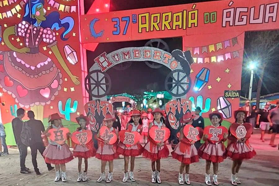 Abertura do 37º Arraiá do Água Fria tem desfile junino das escolas públicas