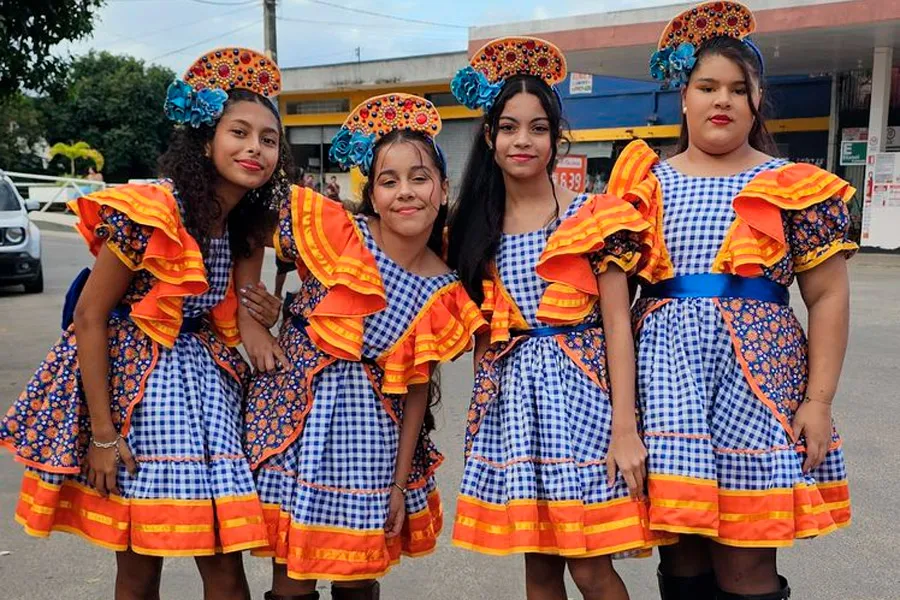 Abertura do 37º Arraiá do Água Fria tem desfile junino das escolas públicas