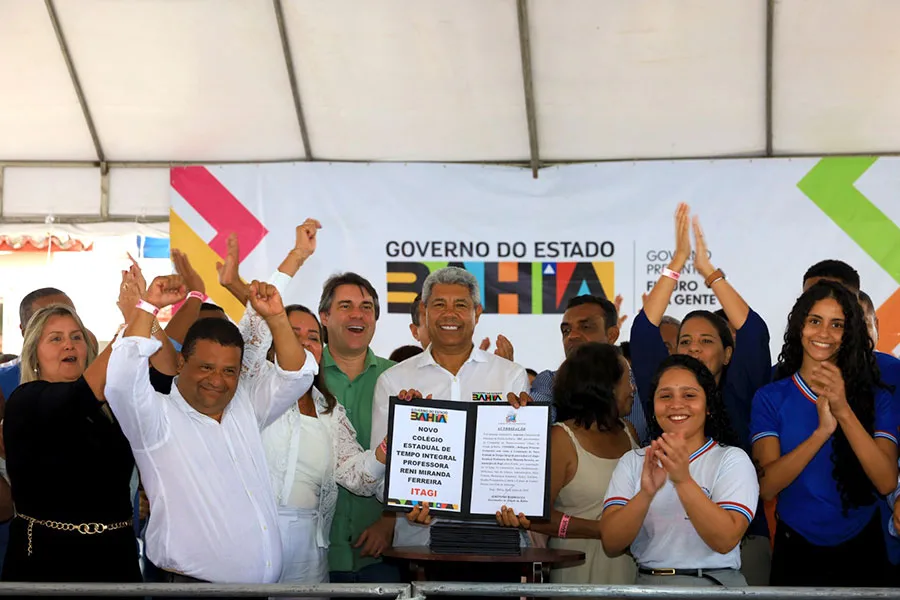 Em Itagi, Jerônimo Rodrigues anuncia a construção de escola de tempo integral e entrega equipamentos de saúde