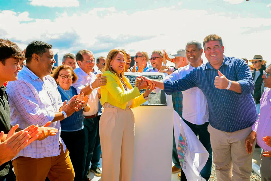 Em Mucugê, governador entrega aeródromo e acompanha festejos de São João
