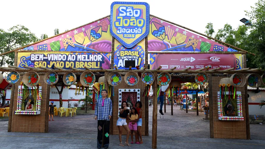 Jerônimo Rodrigues encerra agenda junina em Jequié e comemora efetividade da segurança nos festejos baianos